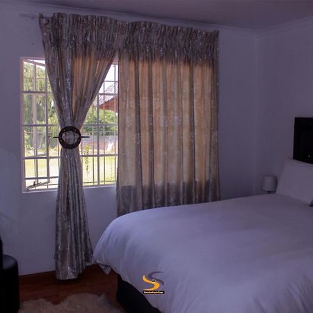 SimbaSun Cottages Midrand Esterno foto