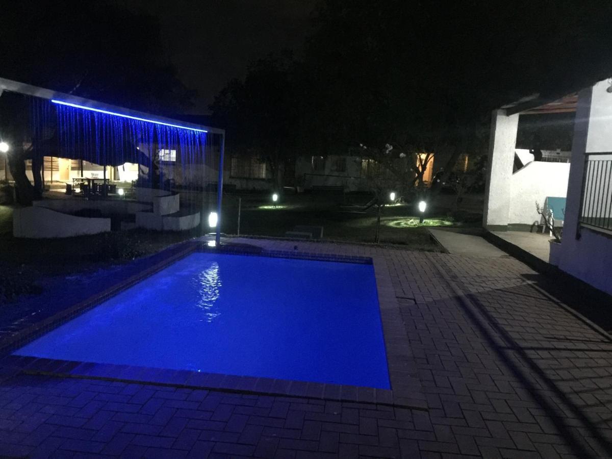 SimbaSun Cottages Midrand Esterno foto