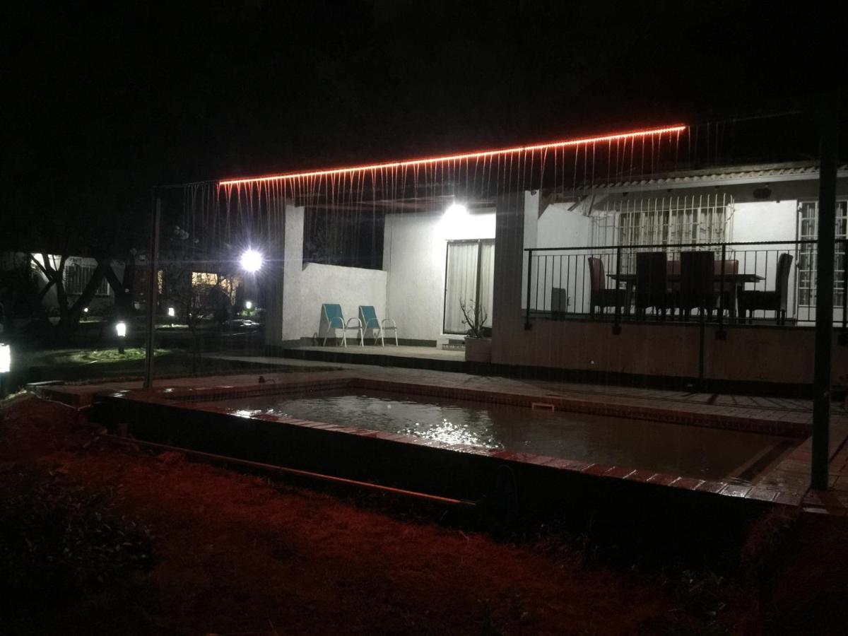 SimbaSun Cottages Midrand Esterno foto