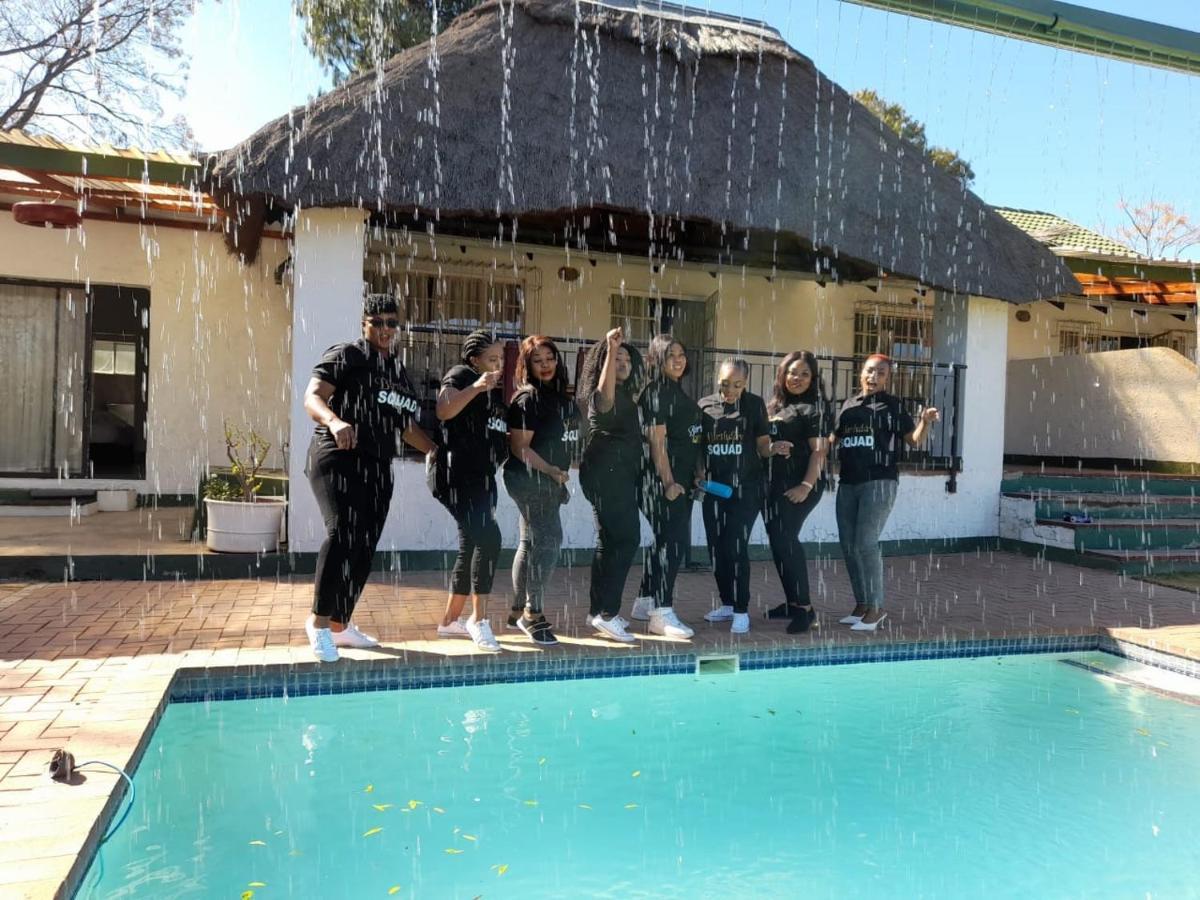 SimbaSun Cottages Midrand Esterno foto