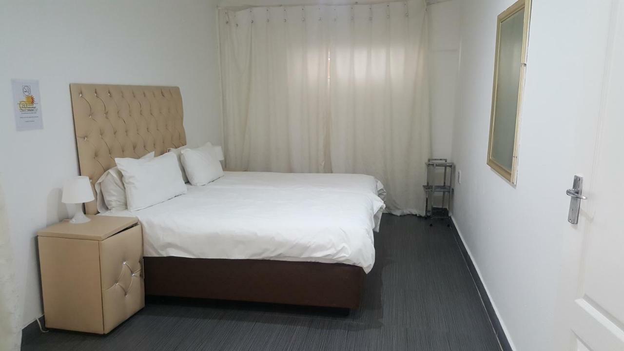 SimbaSun Cottages Midrand Esterno foto