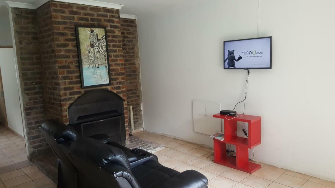 SimbaSun Cottages Midrand Esterno foto