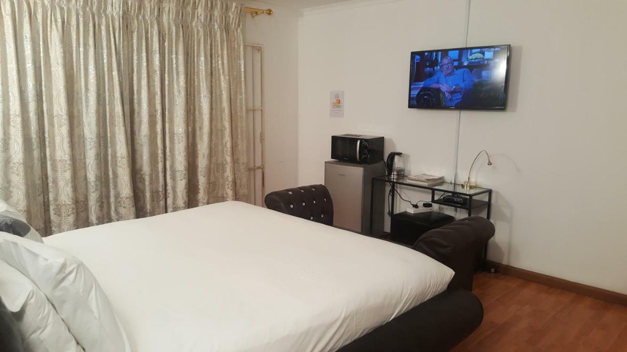 SimbaSun Cottages Midrand Esterno foto