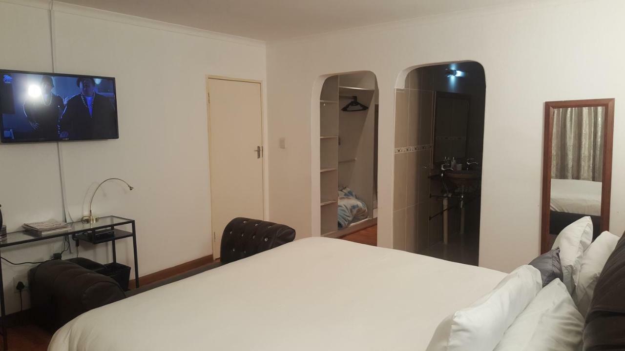 SimbaSun Cottages Midrand Esterno foto
