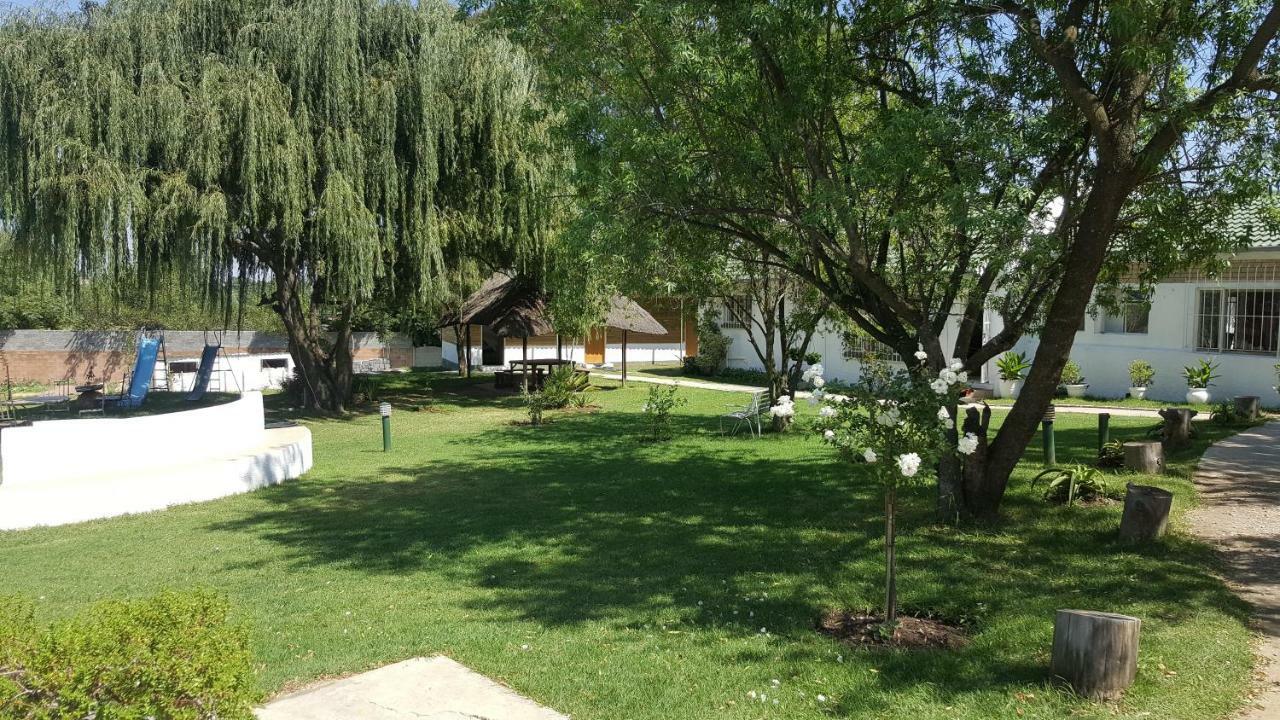 SimbaSun Cottages Midrand Esterno foto
