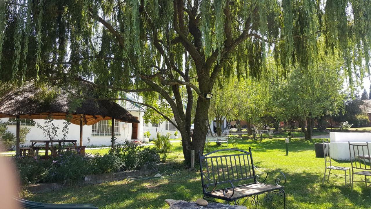 SimbaSun Cottages Midrand Esterno foto