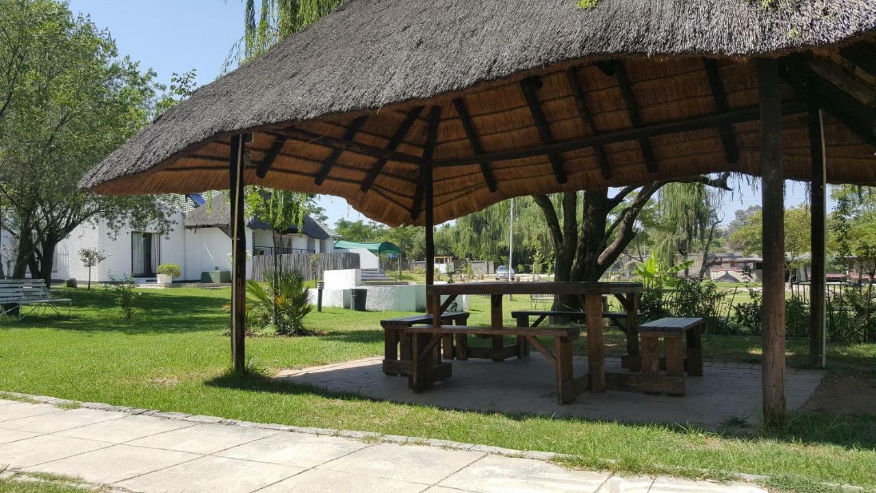 SimbaSun Cottages Midrand Esterno foto