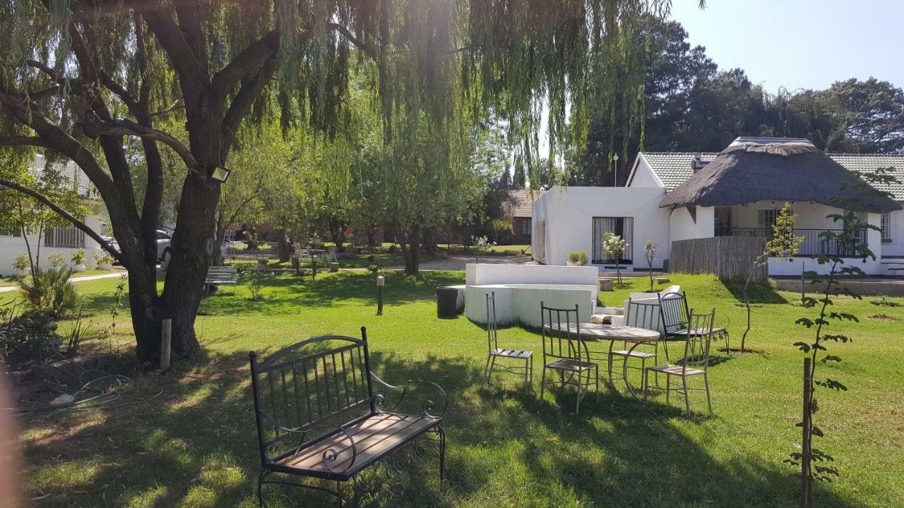 SimbaSun Cottages Midrand Esterno foto
