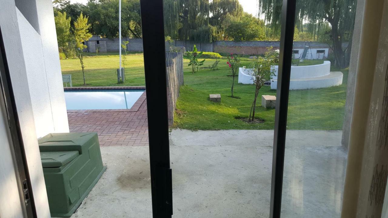 SimbaSun Cottages Midrand Esterno foto