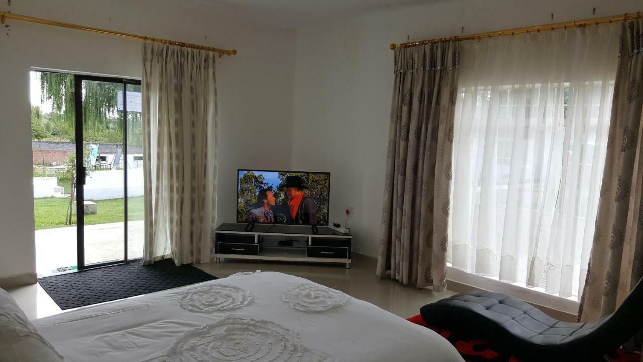 SimbaSun Cottages Midrand Esterno foto