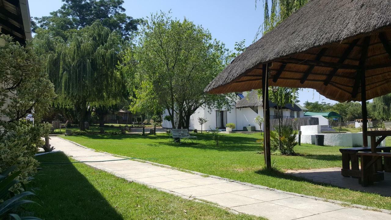 SimbaSun Cottages Midrand Esterno foto