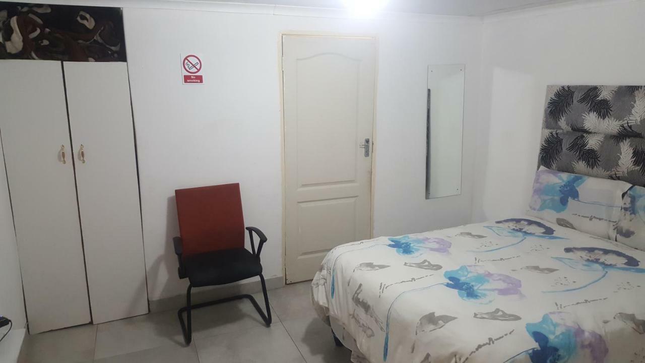 SimbaSun Cottages Midrand Esterno foto