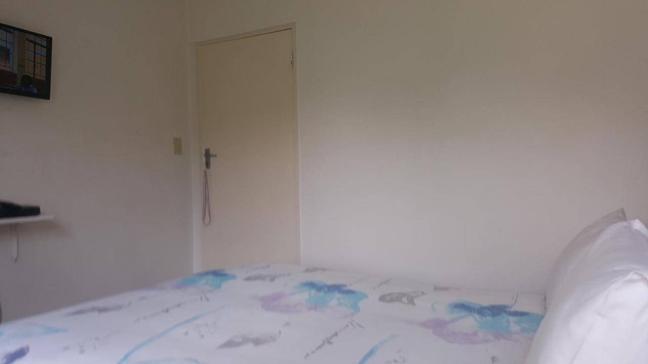 SimbaSun Cottages Midrand Esterno foto