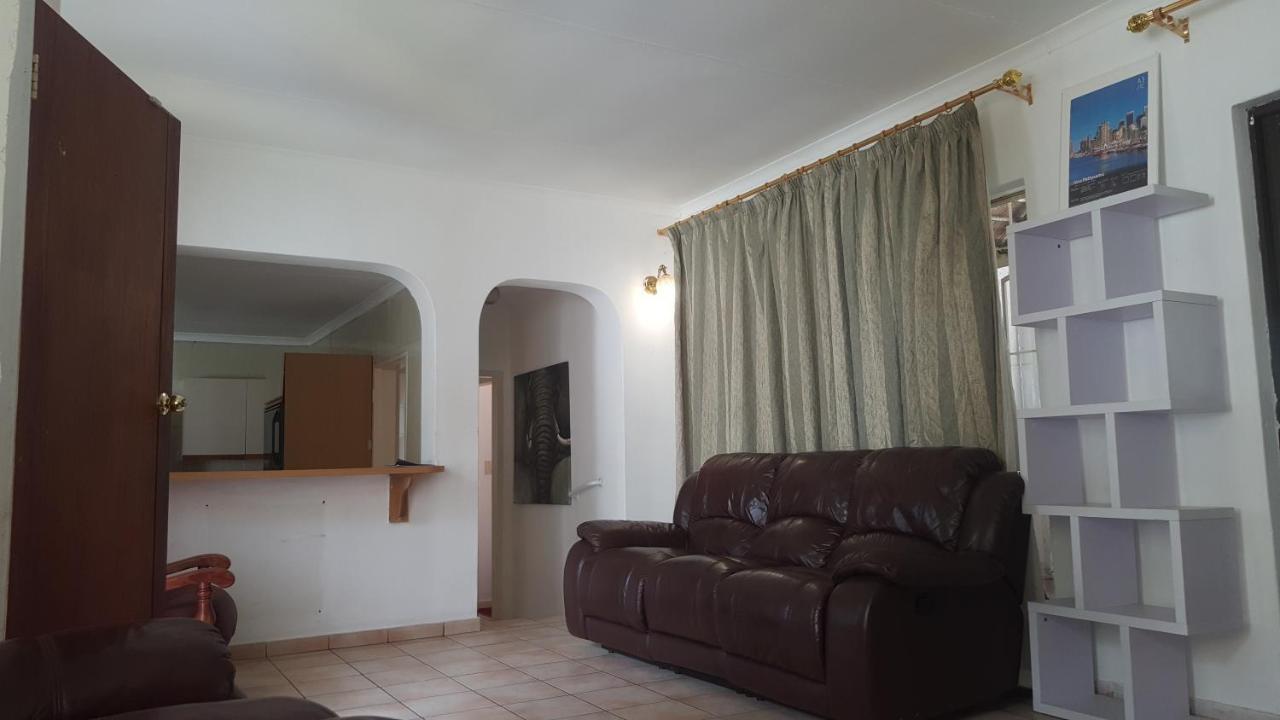 SimbaSun Cottages Midrand Esterno foto