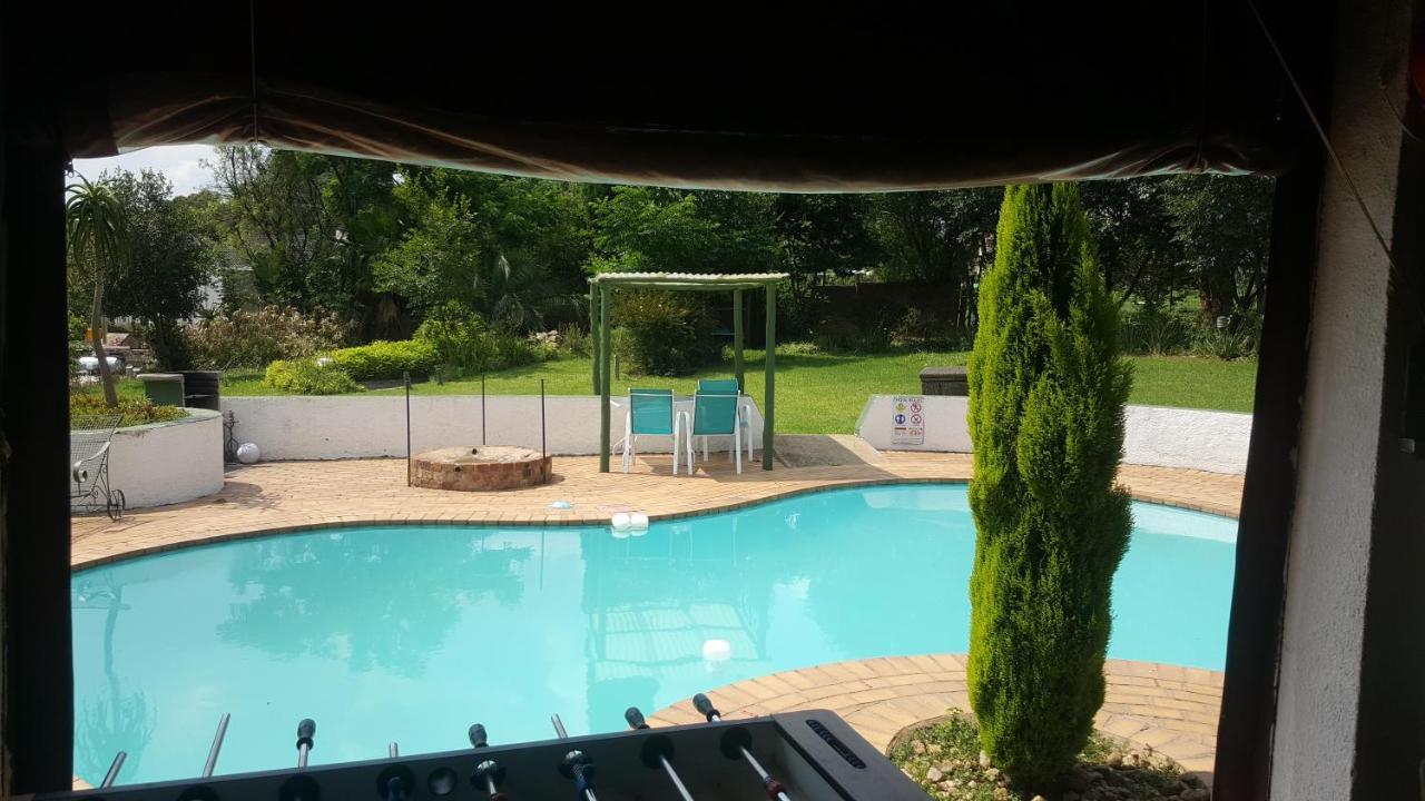 SimbaSun Cottages Midrand Esterno foto