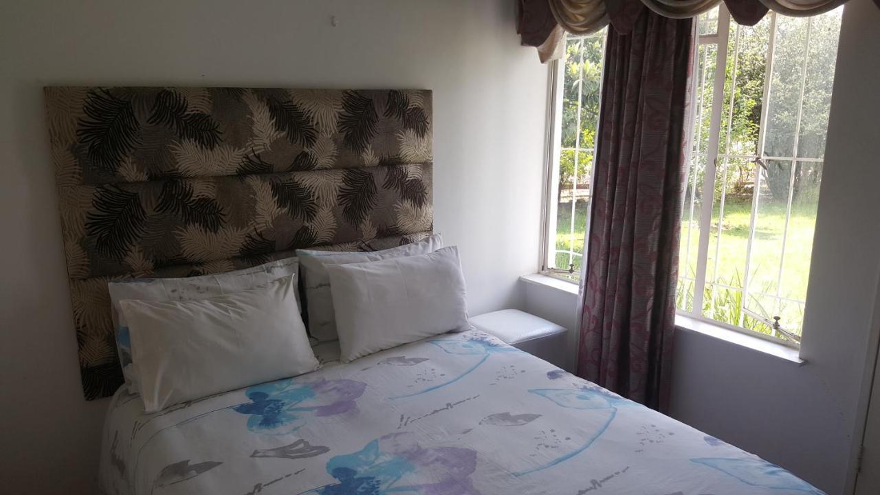 SimbaSun Cottages Midrand Esterno foto