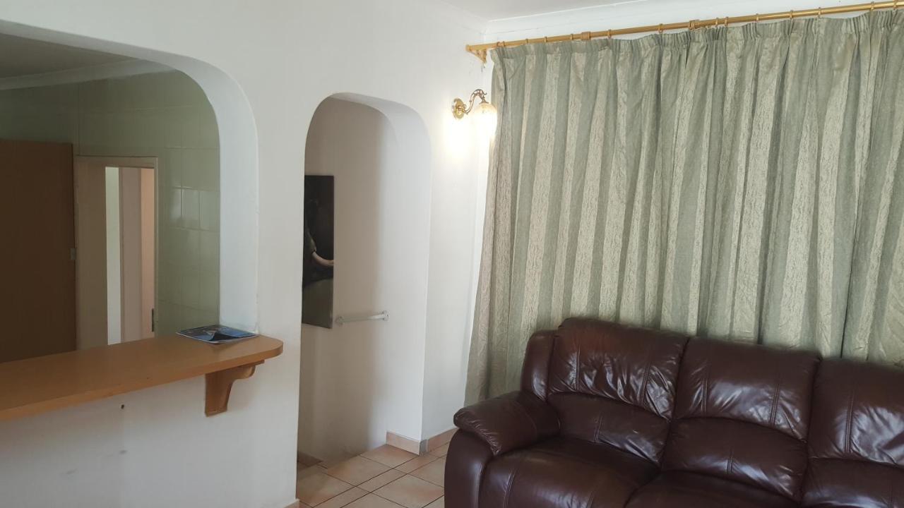 SimbaSun Cottages Midrand Esterno foto