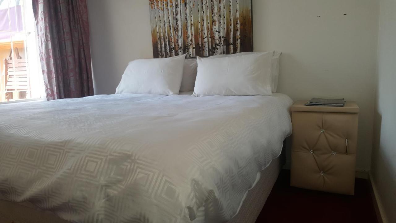 SimbaSun Cottages Midrand Esterno foto
