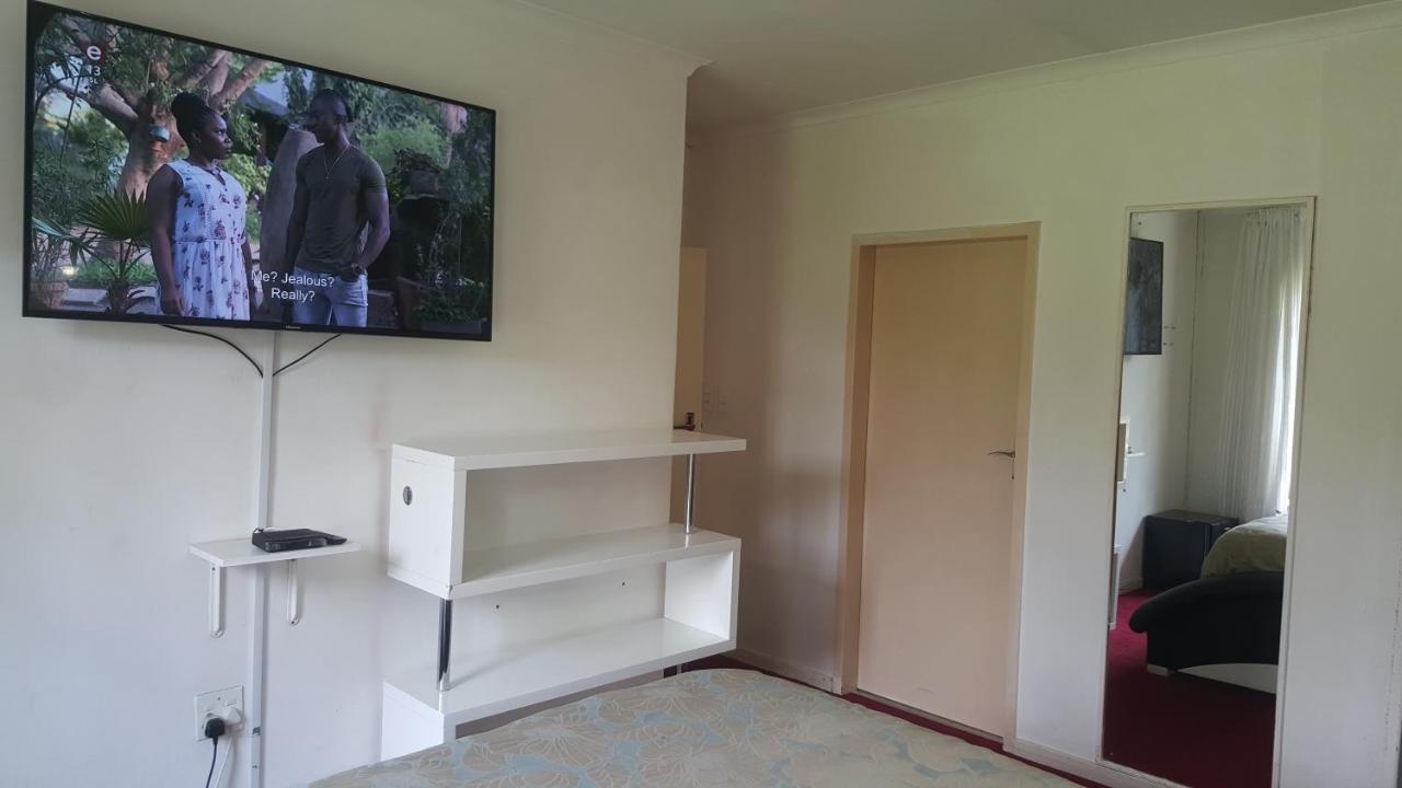 SimbaSun Cottages Midrand Esterno foto