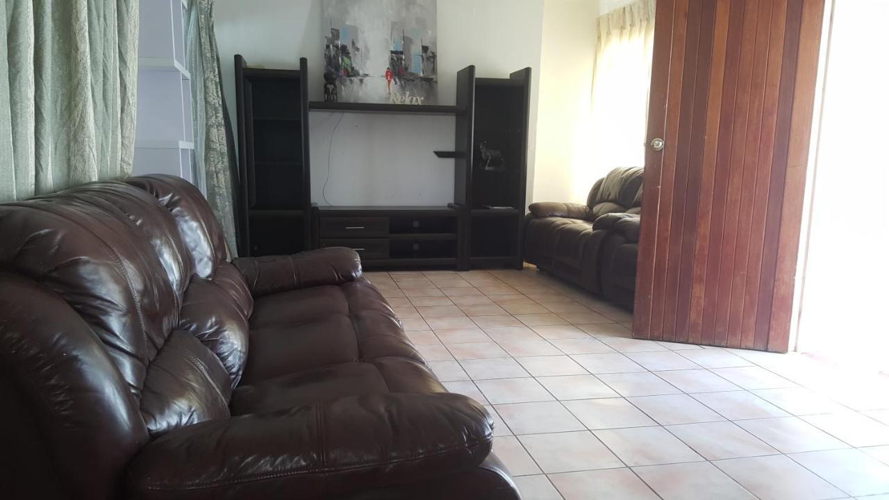 SimbaSun Cottages Midrand Esterno foto