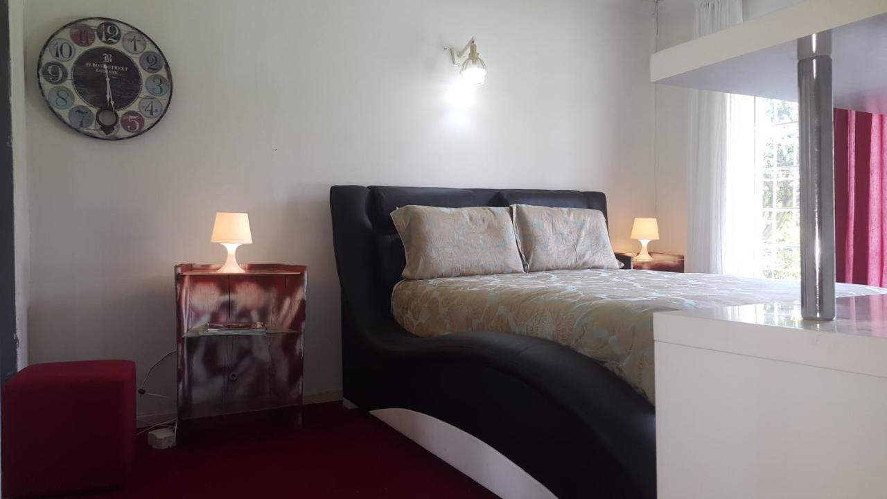 SimbaSun Cottages Midrand Esterno foto